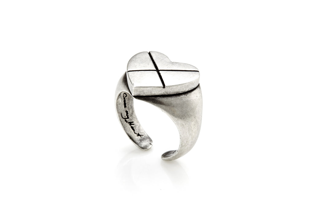 CROSS MY HEART Signature Ring (Silver)